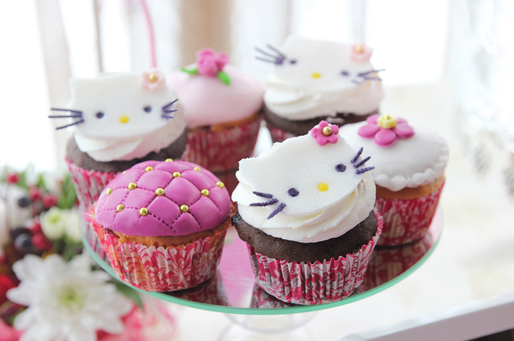Пирожные в стиле Hello Kitty