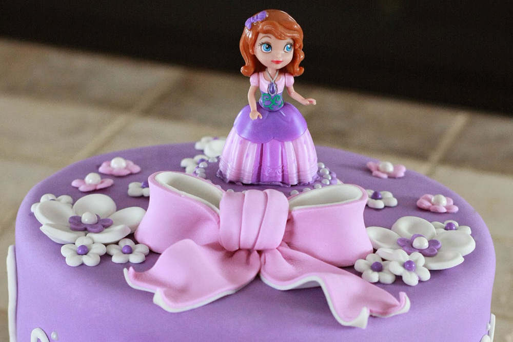 Торт на день рождения в стиле София Прекрасная