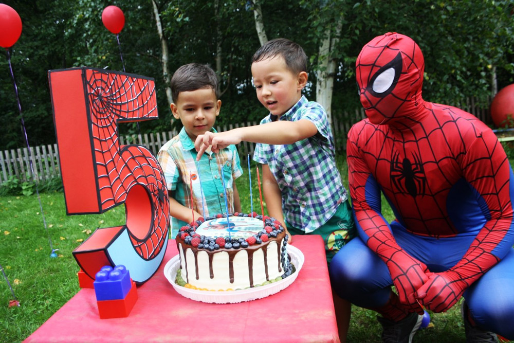 Фотозона человек-паук на день рождения своими руками
